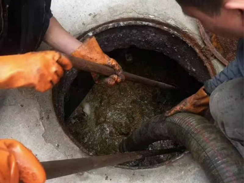 洋县清理化粪池时如何避免沼气的危害?